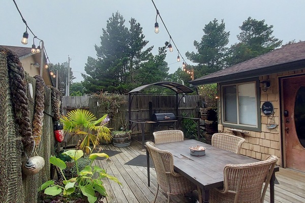 Private patio at entrance of Razor's Edge -