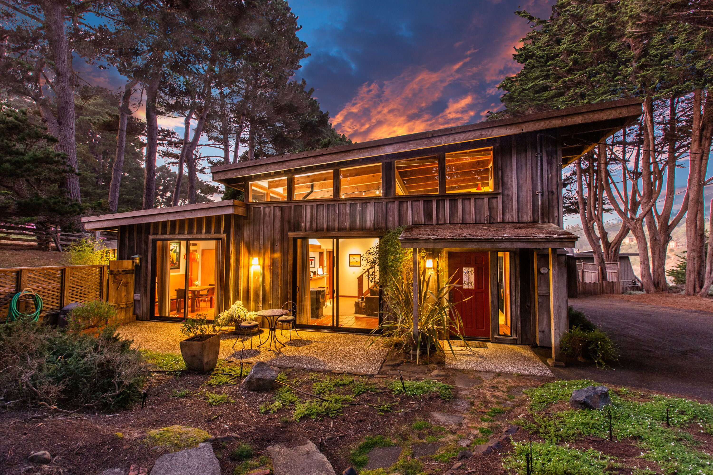 Chapman Point Cottage- lavish simplicity across the bay from Mendocino