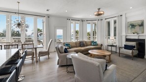 Smart TV, DVD player, stereo - Gulf-Front, Pool, Stunning Gulf Views, Beach Setup + Free Attraction Tickets! (Seacrest)
