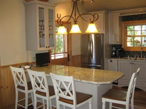 Luxury Historic Truckee River Cabin Hideaway