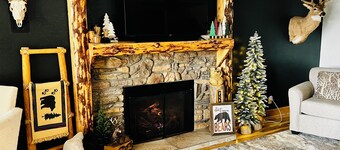 Mountain Views-HotTub -Cozy Fireplace 30769018