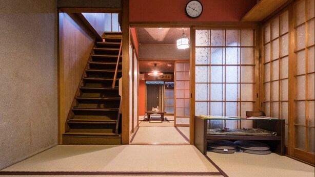 Townhouse Tradisional | Tangga