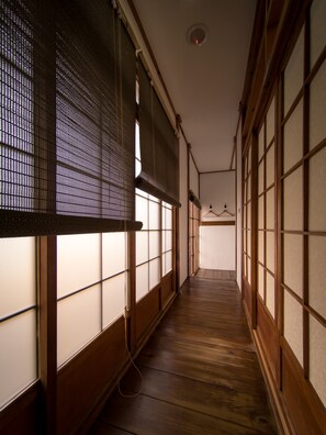 ファミリー シャレー ベッド (複数台) バルコニー ガーデン | 廊下