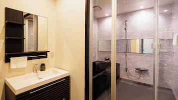 Apartment, 4 Bedrooms (Happo) | Bathroom | Combined shower/tub, deep soaking tub, free toiletries, hair dryer