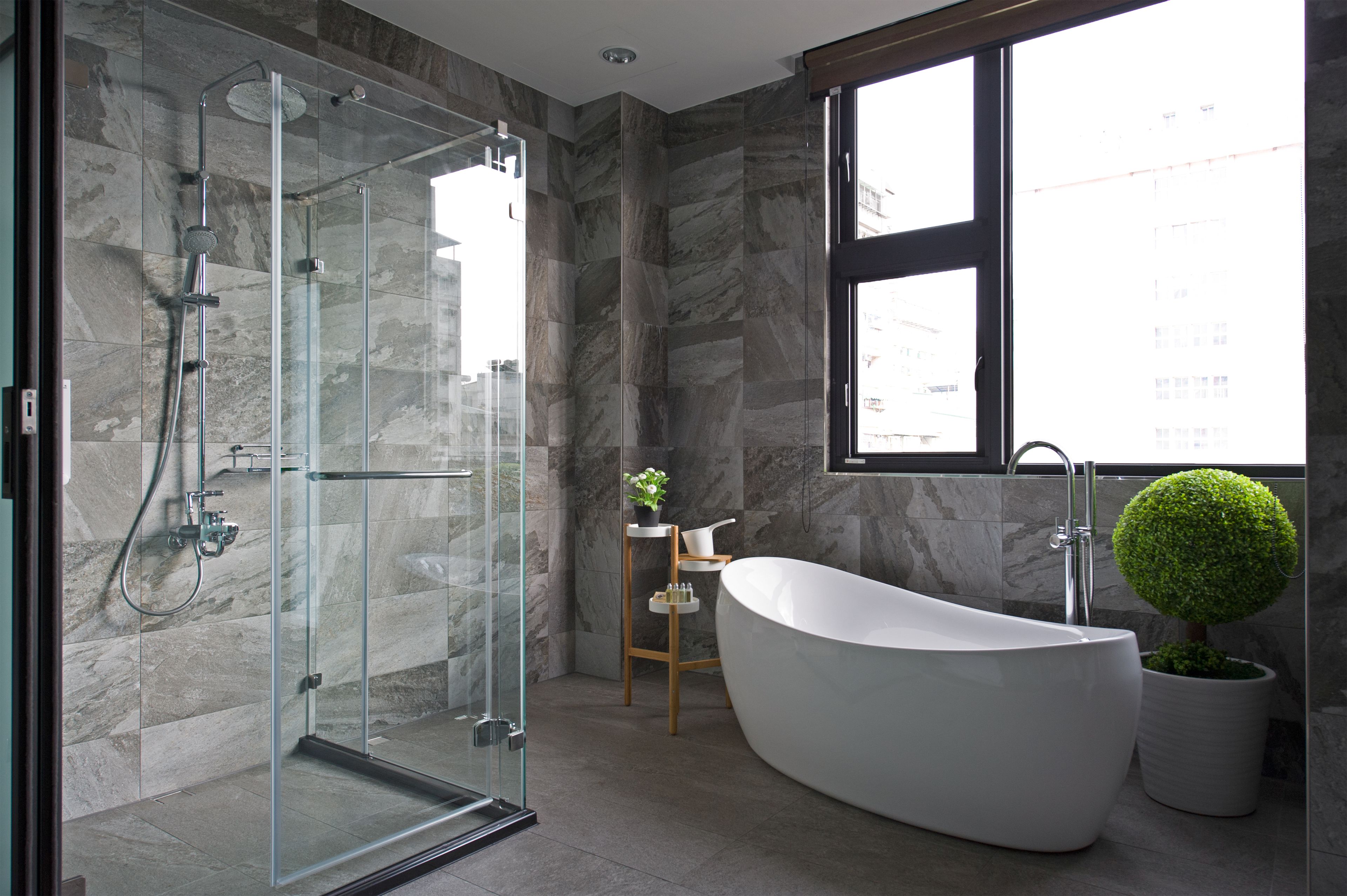 Phòng đôi Premium, 1 giường cỡ king, bồn tắm | Phòng tắm | Buồng tắm vòi sen, đồ dùng nhà tắm miễn phí, máy sấy tóc 