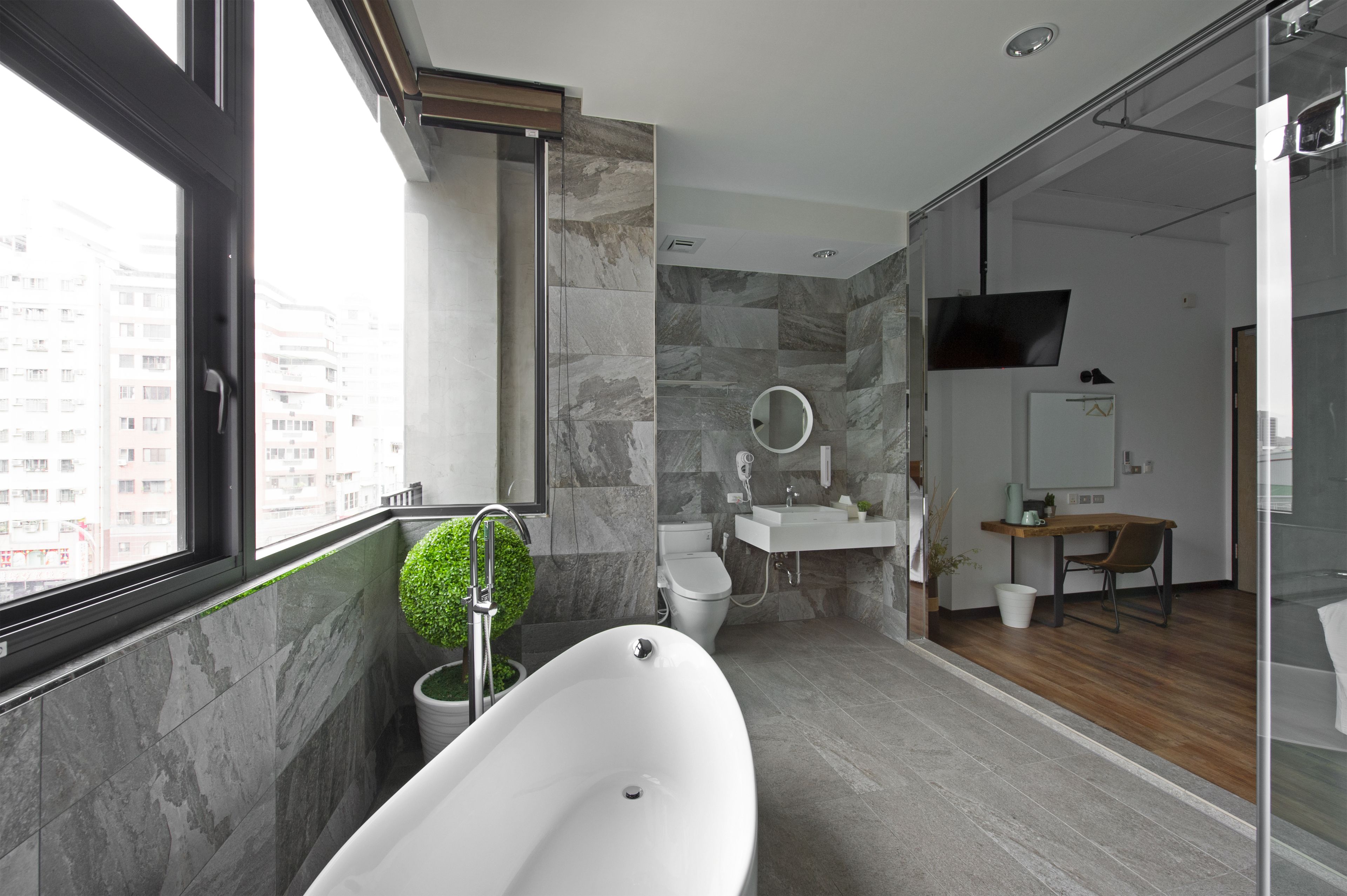 Kamar Double Premium, 1 Tempat Tidur King, bathtub | Meja kerja, tirai kedap cahaya, Wi-Fi gratis, dan seprai linen