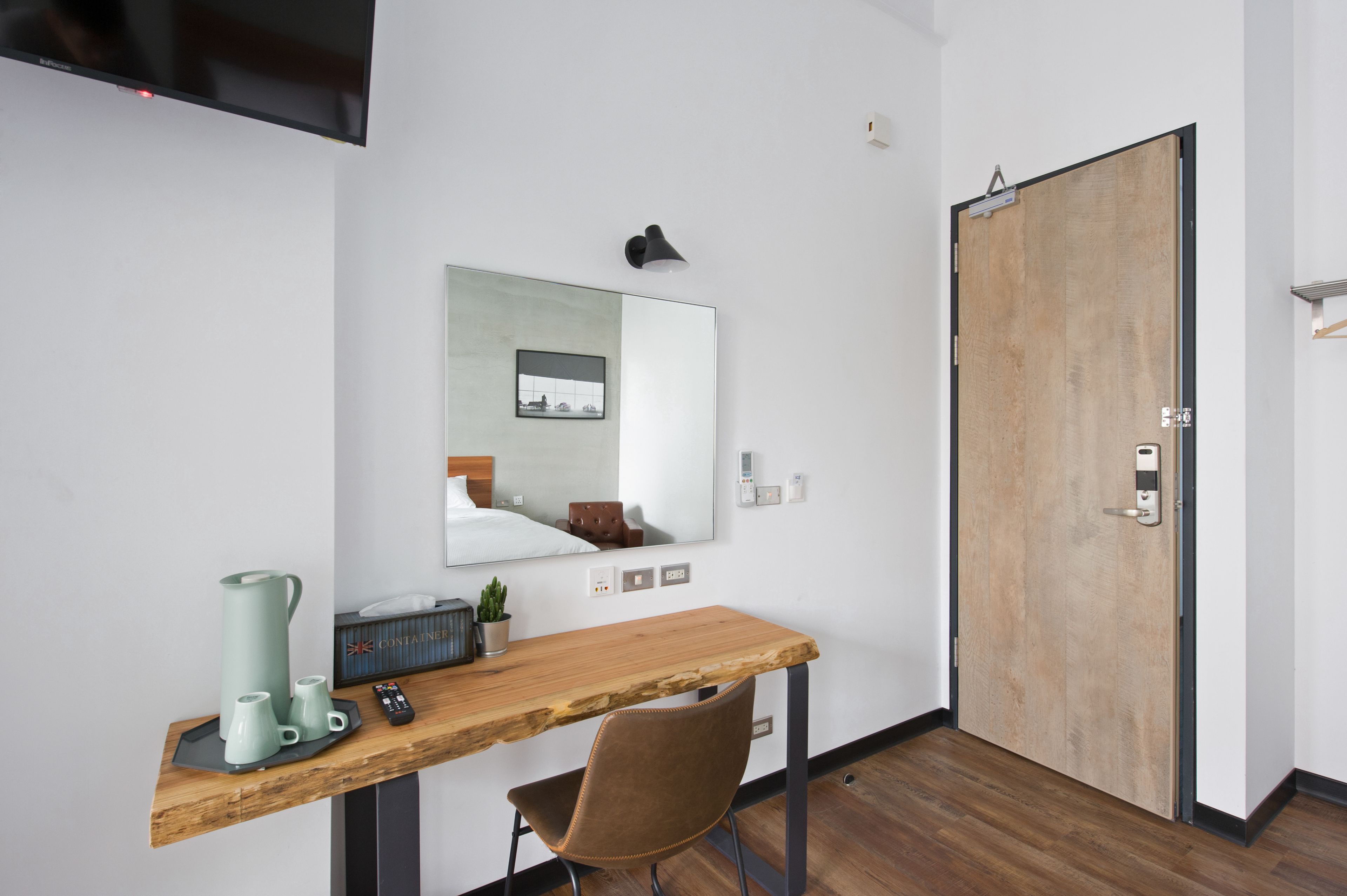 Escritorio, cortinas blackout, wifi gratis y ropa de cama 