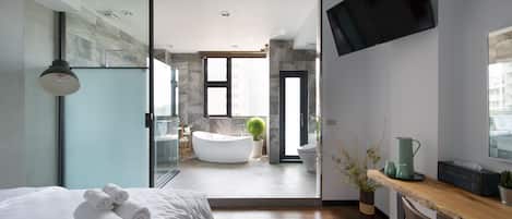Supreme Double Room, 1 King Bed, Balcony for Smoking | Desk, blackout drapes, free WiFi, bed sheets