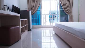 Desk, blackout curtains, rollaway beds, free WiFi