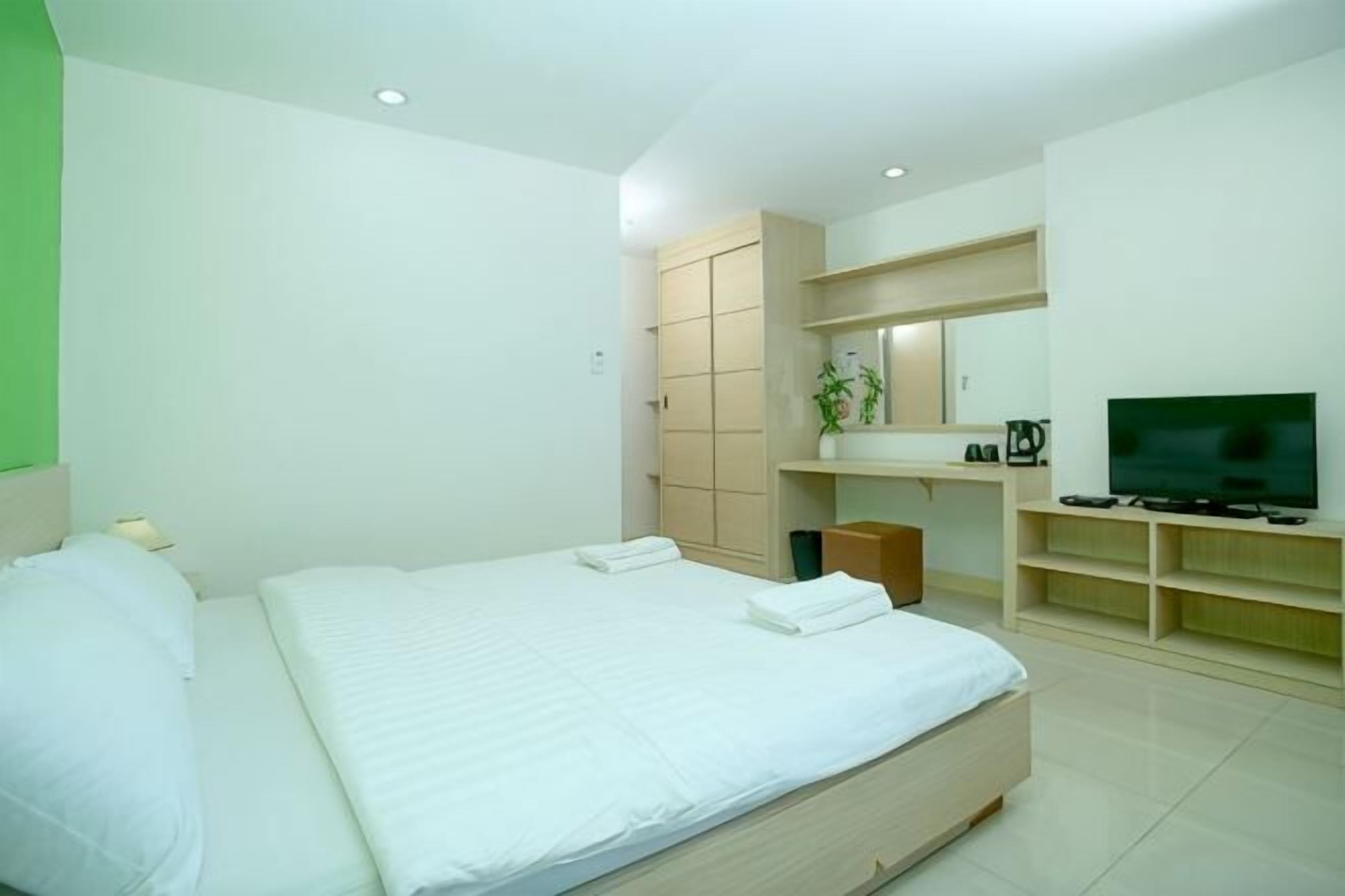 Desk, blackout curtains, rollaway beds, free WiFi