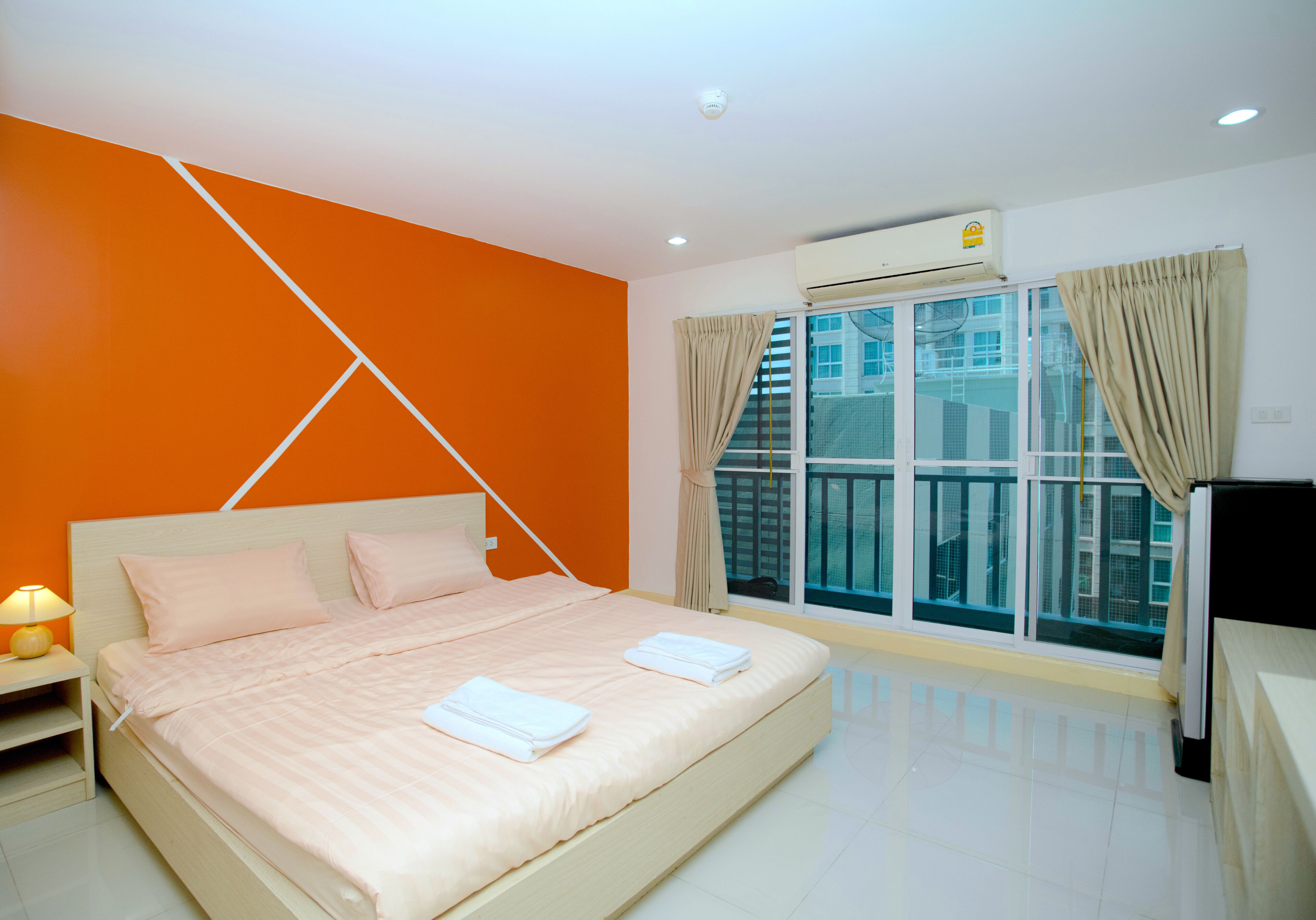 Studio | Desk, blackout curtains, rollaway beds, free WiFi