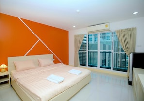 Studio | Desk, blackout drapes, rollaway beds, free WiFi