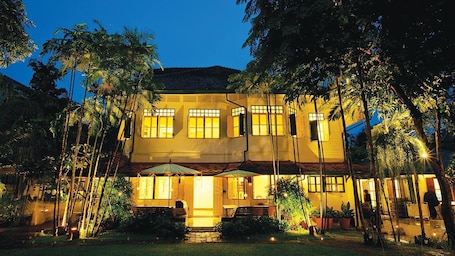 Exterior. Baan Mek Mok