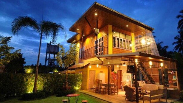 ด้านหน้าที่พัก - ตอนเย็น/กลางคืน