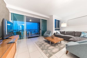 Apartment, 3Â Schlafzimmer | Wohnbereich | Flachbildfernseher