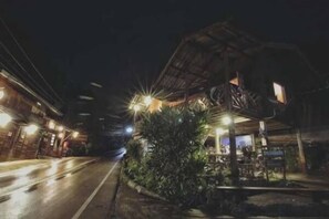 Façade de l’hébergement - soirée/nuit