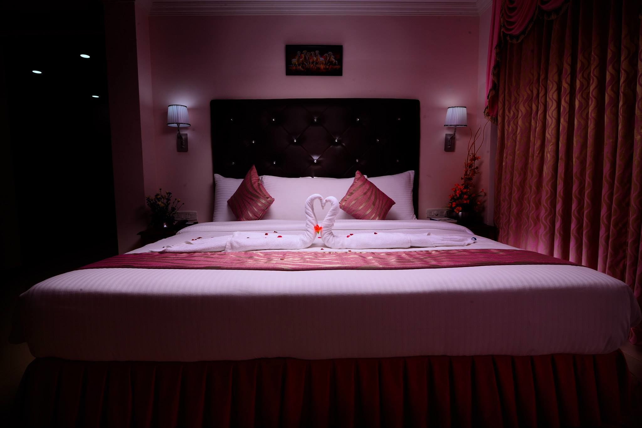 deluxe double room, executive level | in-room safe, desk, blackout curtains, soundproofing