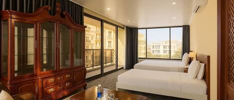 Family Studio Apartment | In-room safe, laptop workspace, soundproofing, free WiFi