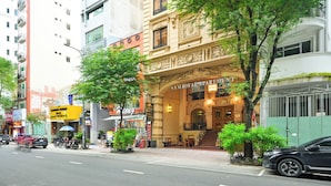 A building with a grand entrance, a staircase leading to the entrance, and a sign that reads "Sam Royal Apartment". - Sam Royal Apartment (Ho Chi Minh City)