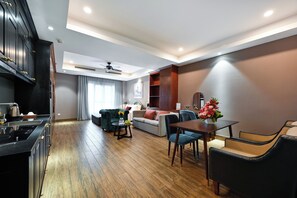 ห้องพรีเมียม (Deluxe, Free Daily Minibar) |   ตู้นิรภัยในห้องพัก, พื้นที่ทำงานแบบใช้แล็ปท็อป, ห้องเก็บเสียง, Wi-Fi ฟรี