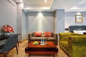 ห้องพรีเมียม (Deluxe, Free Daily Minibar) | ตู้นิรภัยในห้องพัก, พื้นที่ทำงานแบบใช้แล็ปท็อป, ห้องเก็บเสียง, Wi-Fi ฟรี