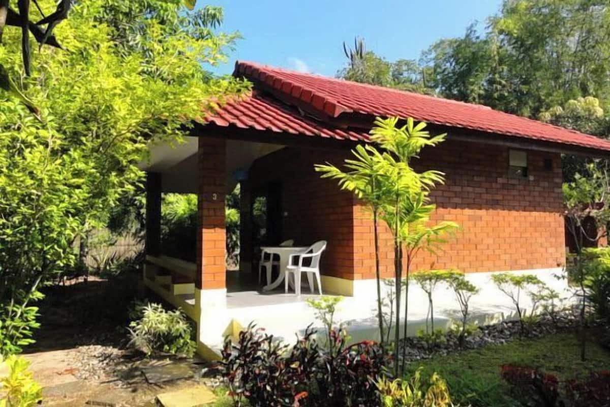 1 soverom, dundyner, individuelt dekorert og blendingsgardiner