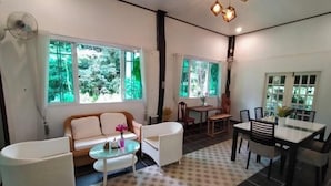 Restaurant - Khoom Kam Kaew (Phrao)
