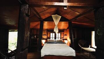 1 habitación, cubrecamas, decoración personalizada y cortinas blackout