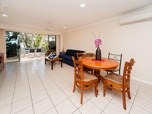 Apartment, 2 Bedrooms | In-room dining