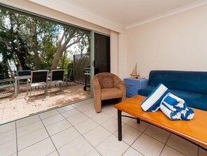 Apartment, 2 Bedrooms | Living area