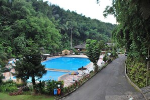 Outdoor pool - Zuri Resort Cipanas (Cipanas)