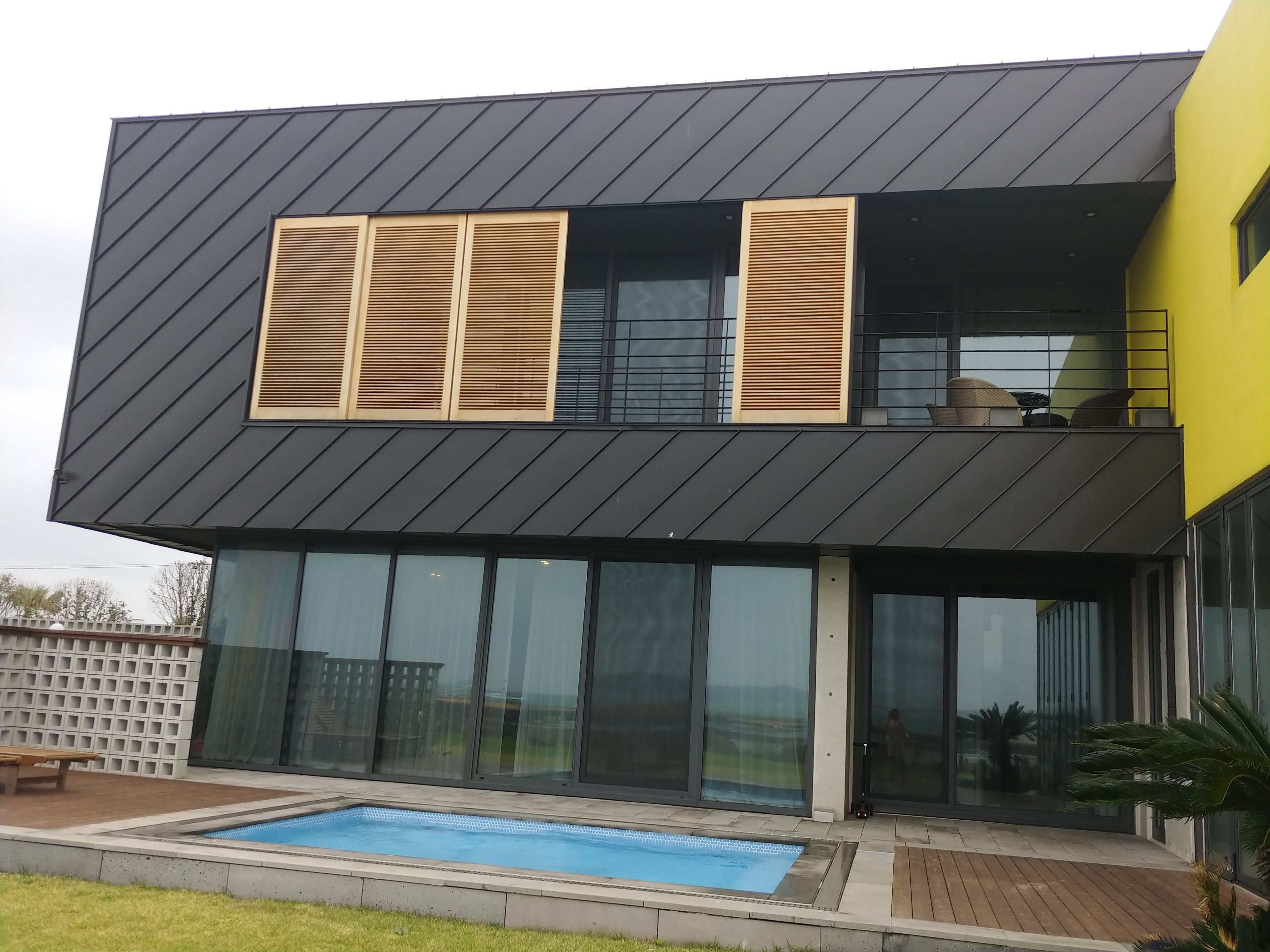 Kolam renang outdoor