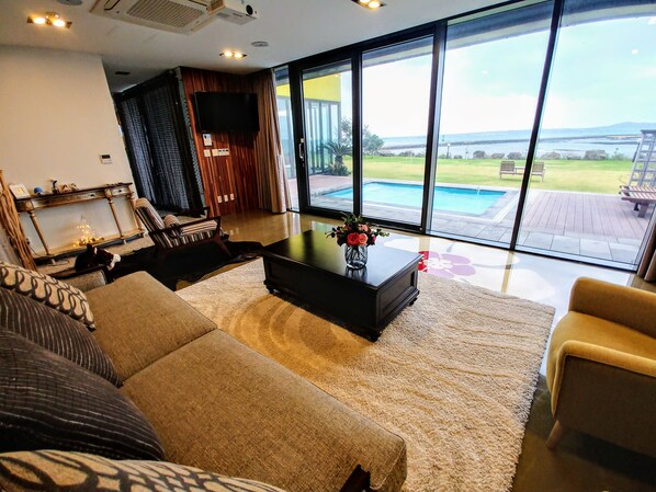 Family Twin Room | Living area