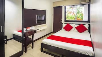 Meja kerja, Wi-Fi gratis, dan seprai linen