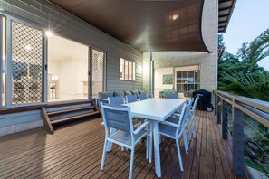 House, 4 Bedrooms | Balcony