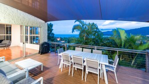 Unclassified image, 2 of 28, button - The Power House (Airlie Beach)