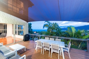 House, 4 Bedrooms | Balcony