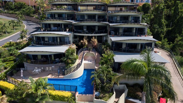 Outdoor pool - Waves (Airlie Beach)