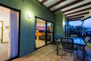 Balcony - Waves (Airlie Beach)