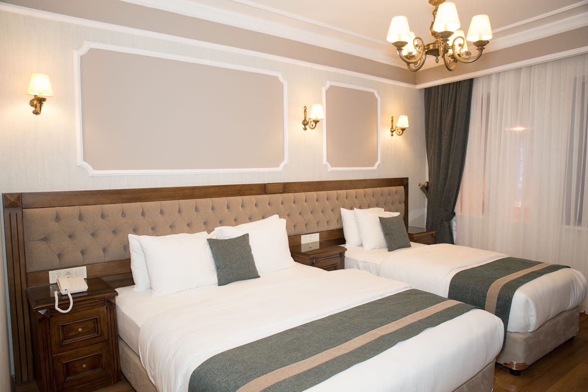Familiekamer | Luxe beddengoed, een kluis op de kamer, individueel gedecoreerd