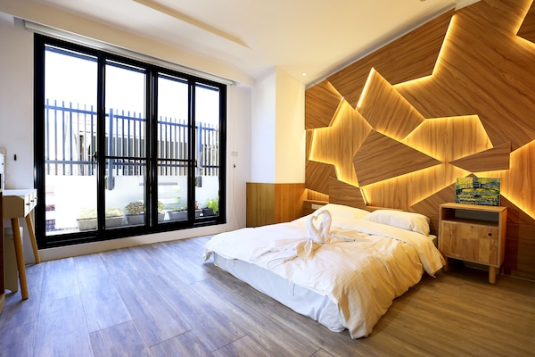 Superior Quadruple Room, 2 Queen Beds | Blackout drapes, WiFi (free), bed sheets