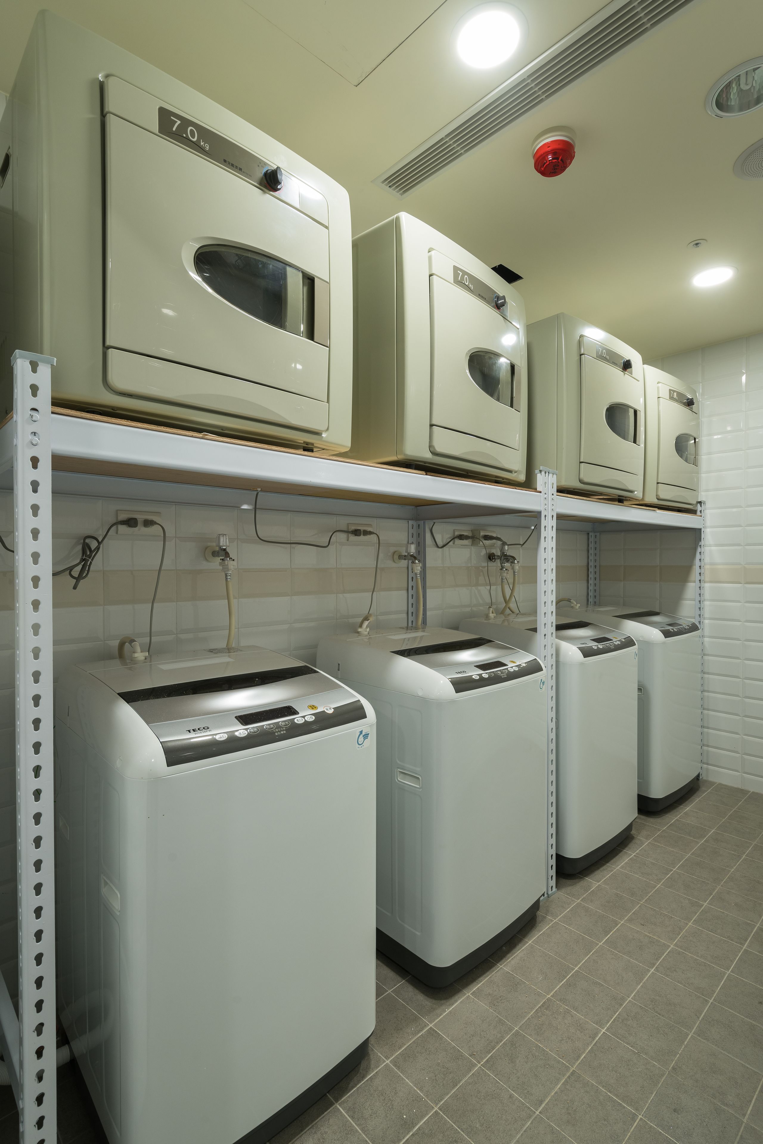 shared dormitory, men only | laundry room