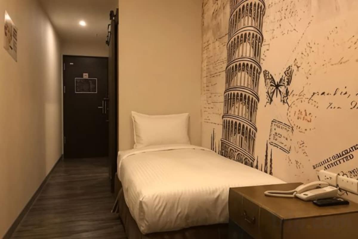 Single Room with Private Bathroom (No window)