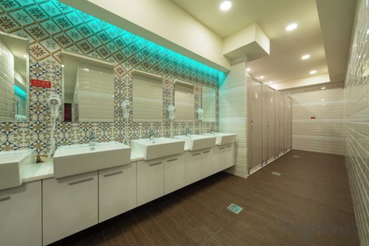 Single Male Room with Shared Shower and Toilet
