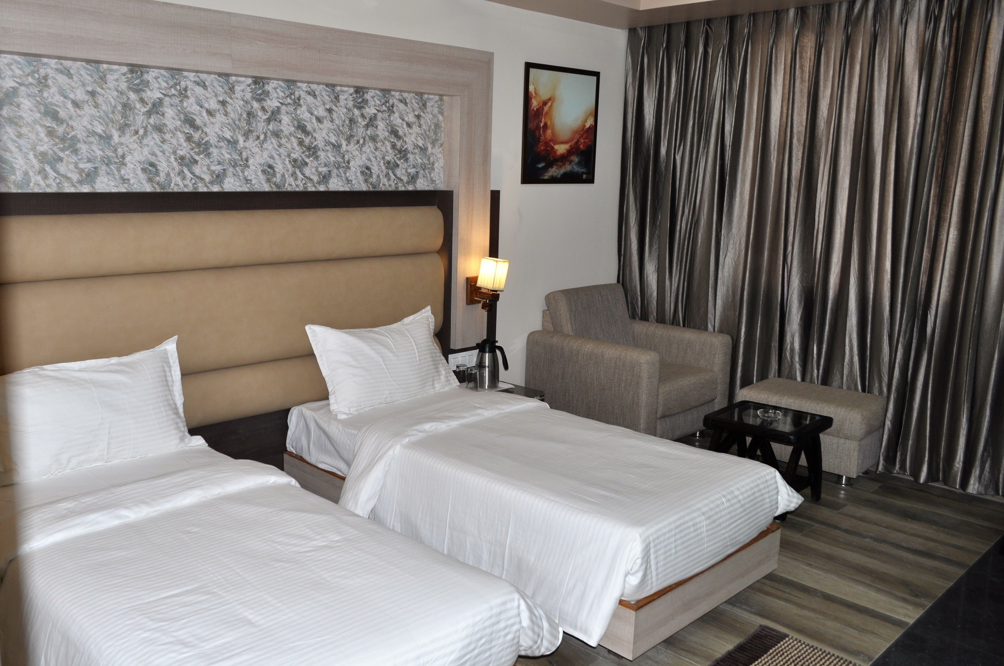 Desk, rollaway beds, free WiFi