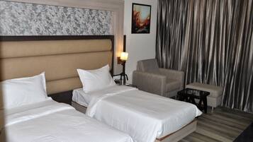 Desk, rollaway beds, free WiFi