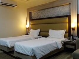 Desk, rollaway beds, free WiFi