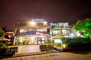 Front of property - evening/night - Guilin Crystal Boutique Hotel (Guilin)