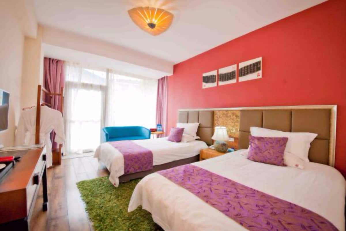 Quarto casal luxo, vista para o jardim | Roupas de cama premium, escrivaninha, cortinas blackout