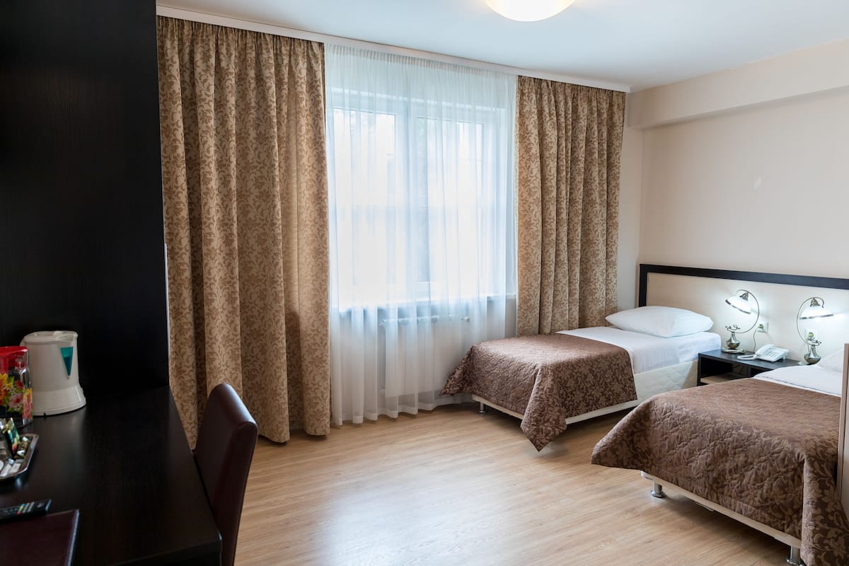 Comfort Double or Twin Room | Desk, iron/ironing board, rollaway beds, free WiFi